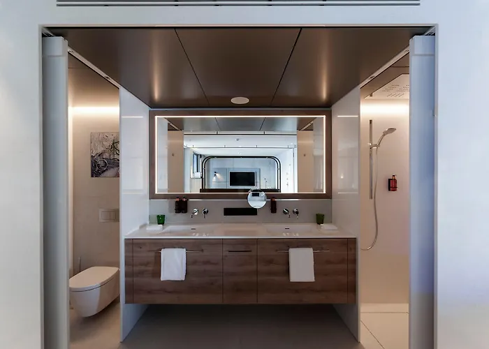 B'mine Frankfurt Airport, Worldhotels Crafted Hotel 4*